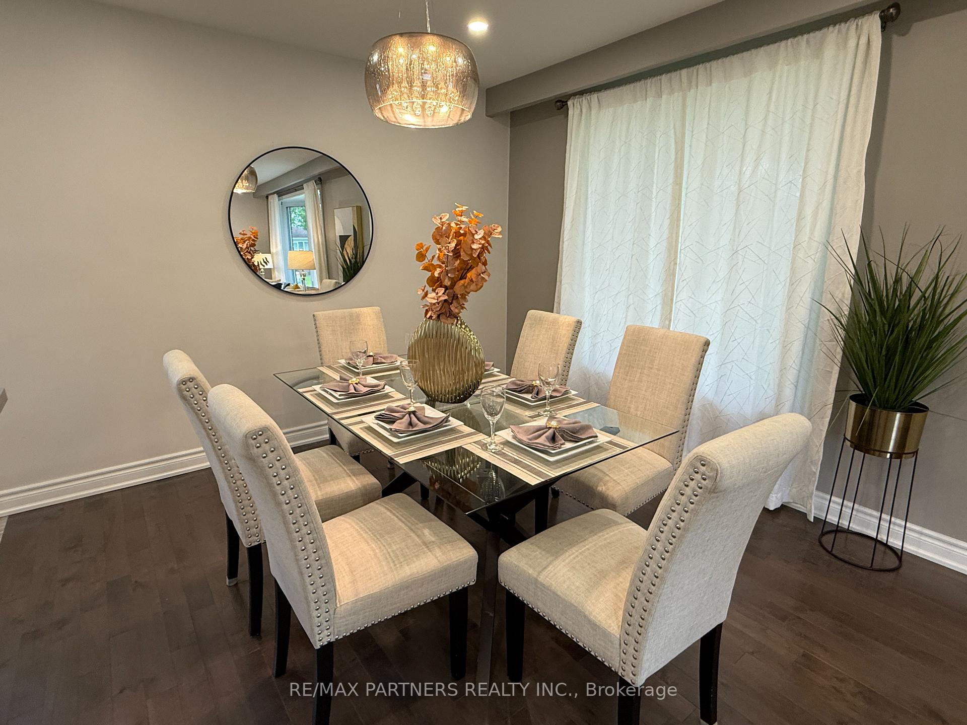 Photo 8 of 77 Foreht Crescent, Aurora, Aurora Heights — HOMEH