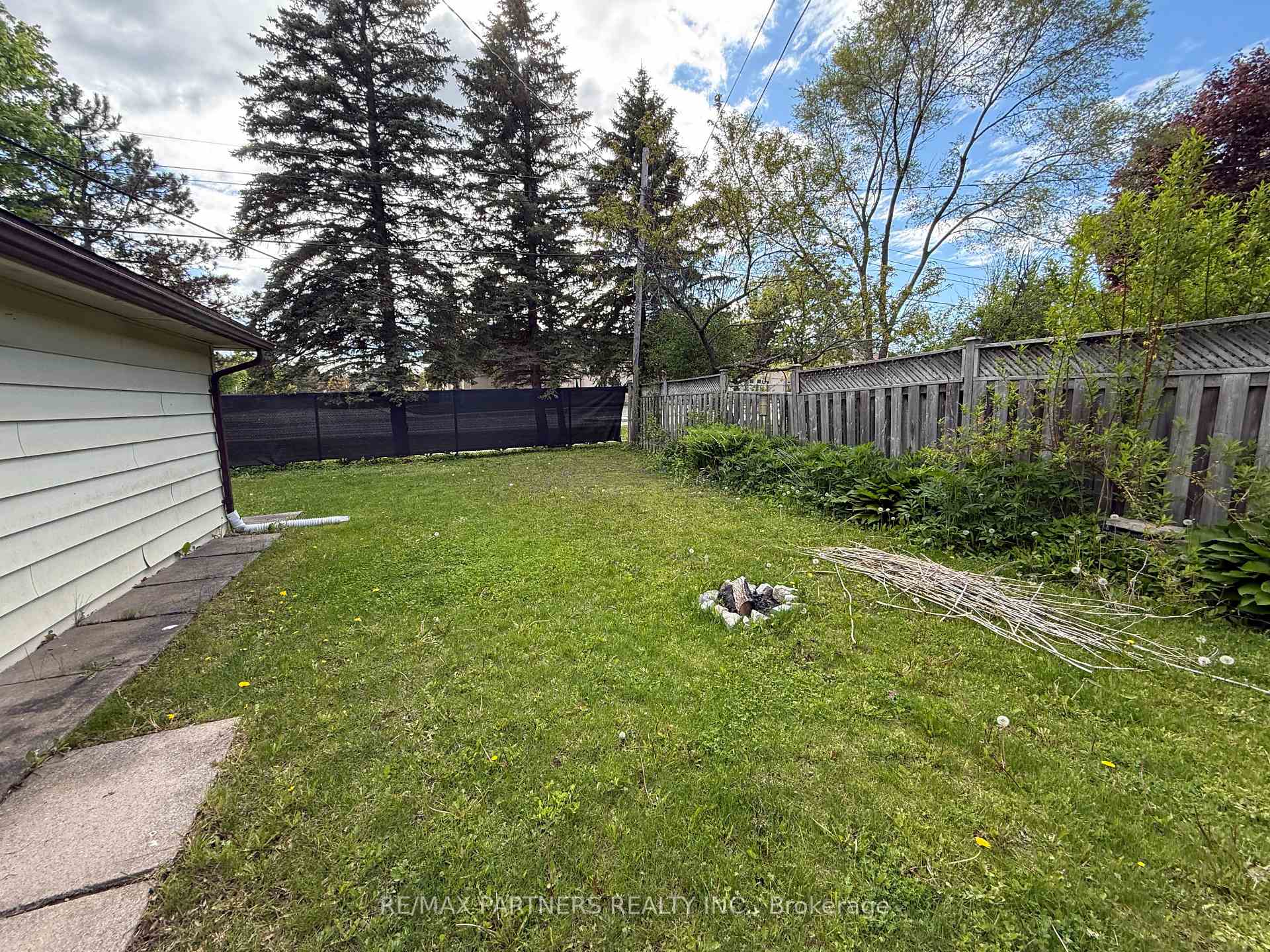 Photo 24 of 77 Foreht Crescent, Aurora, Aurora Heights — HOMEH