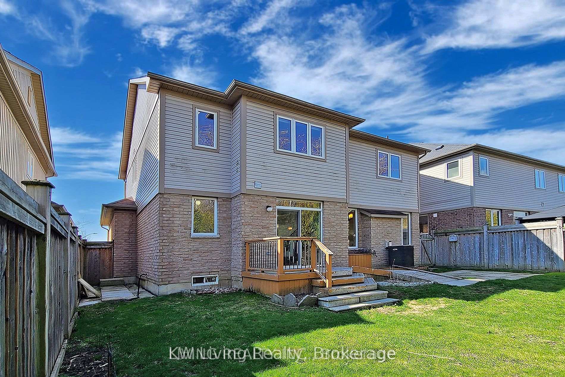 Photo 37 of 56 Robert Attersley Drive E, Whitby, Taunton North — HOMEH