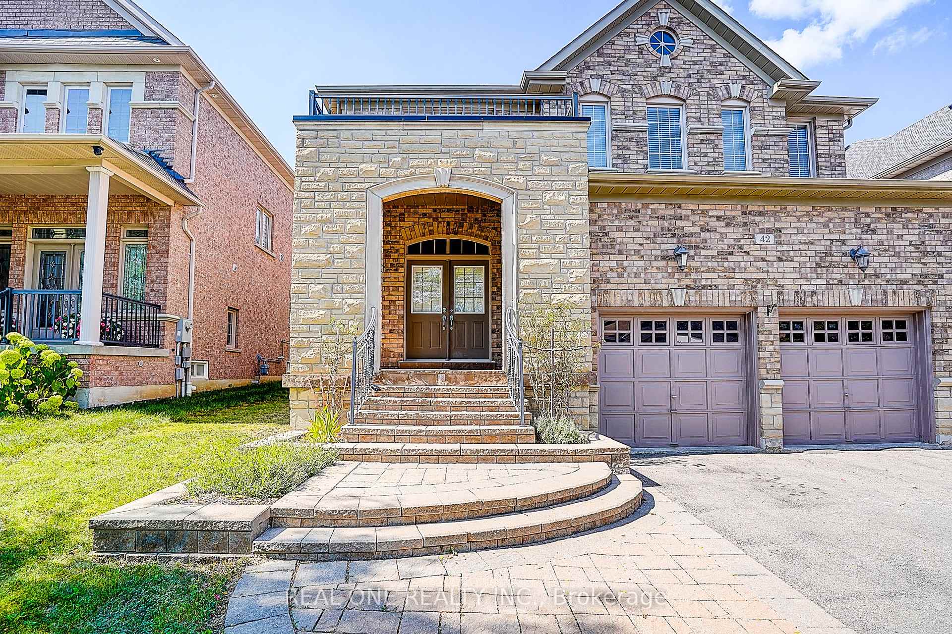 Photo 2 of 42 Donzi Lane, Vaughan, Patterson — HOMEH