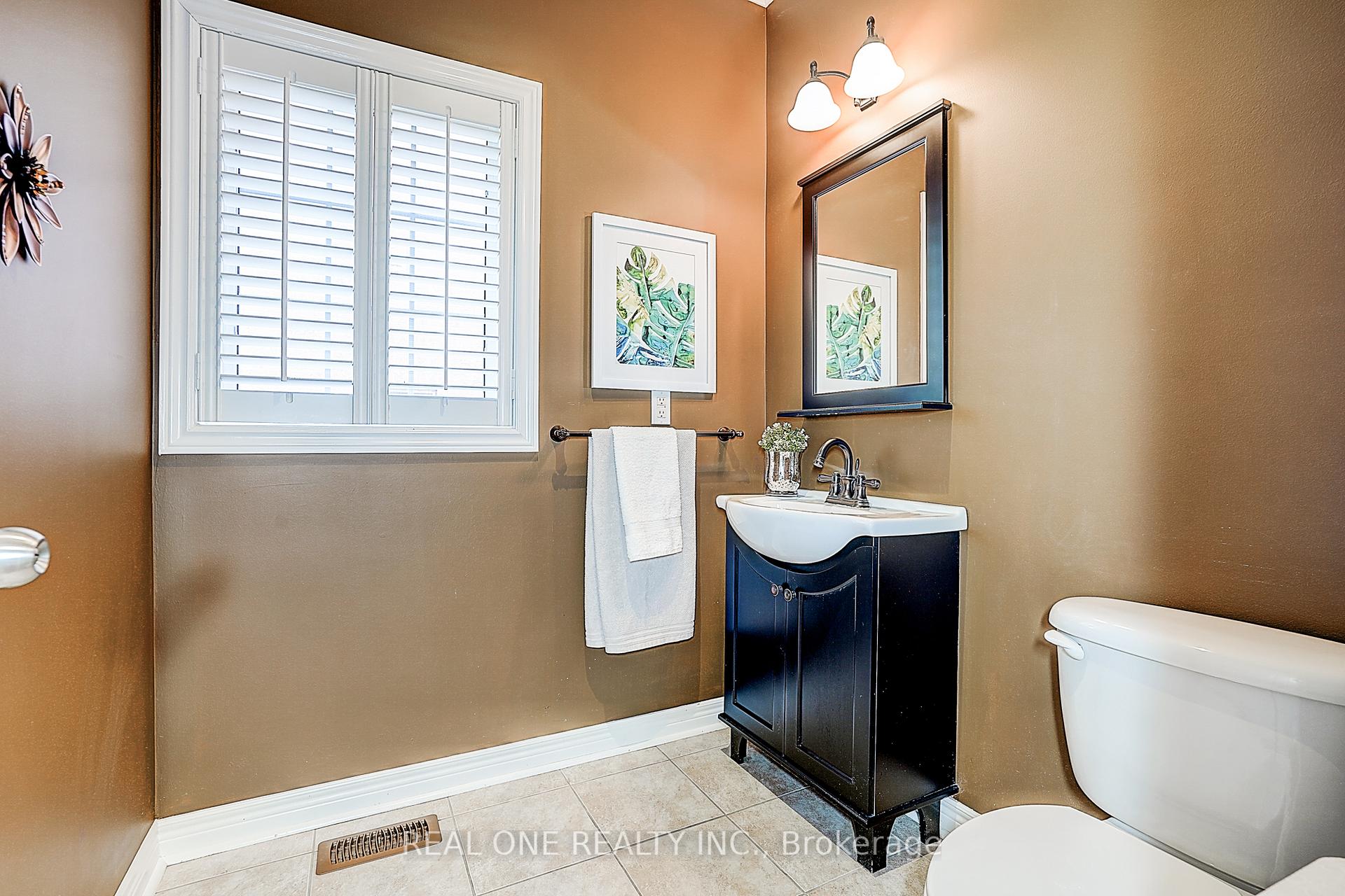 Photo 6 of 42 Donzi Lane, Vaughan, Patterson — HOMEH