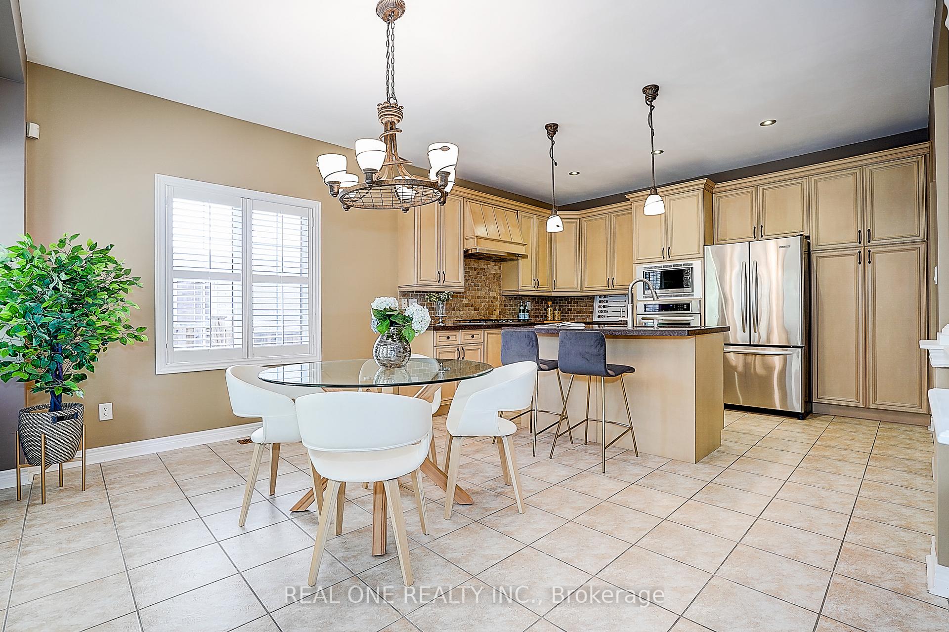 Photo 16 of 42 Donzi Lane, Vaughan, Patterson — HOMEH