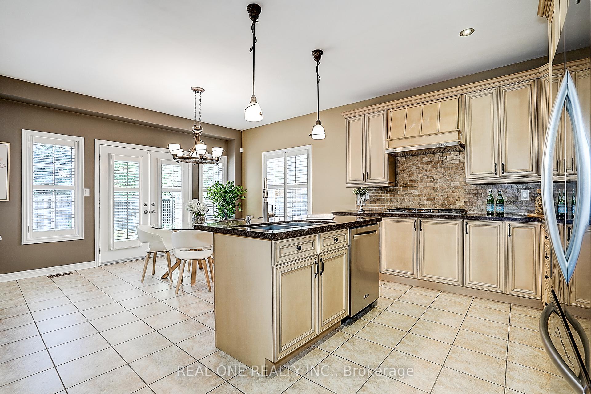 Photo 20 of 42 Donzi Lane, Vaughan, Patterson — HOMEH