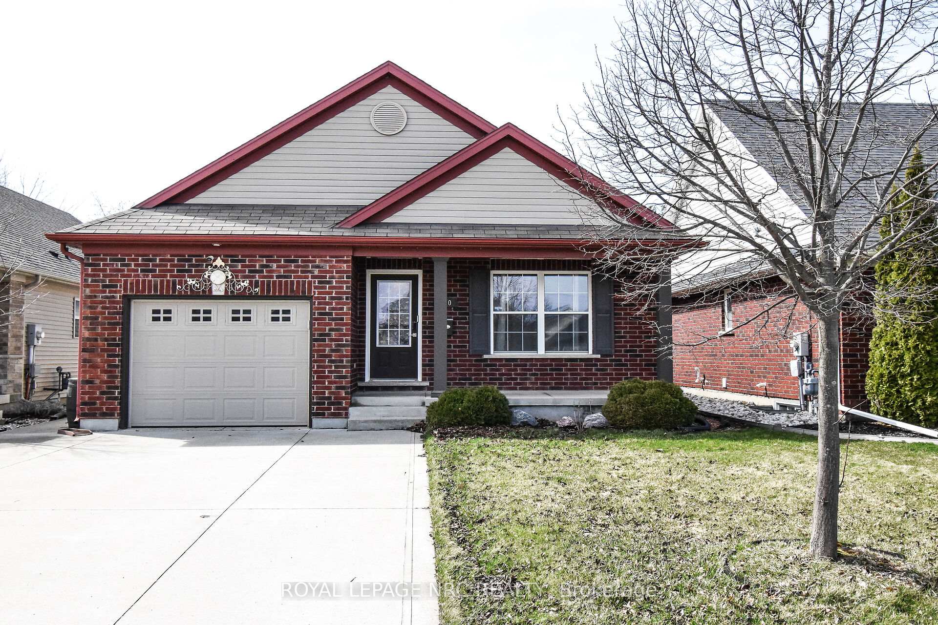 Photo 1 of 210 Classic Avenue, Welland, Lincoln/Crowland — HOMEH