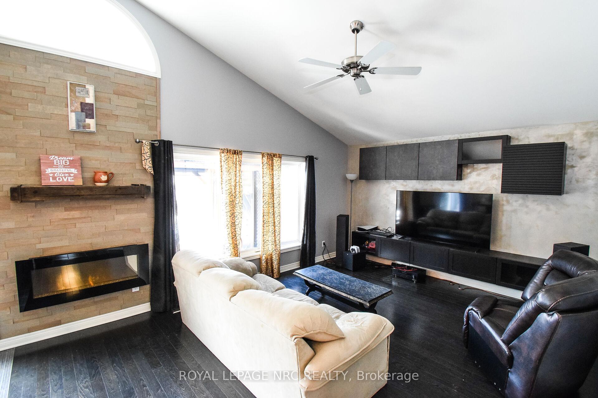 Photo 4 of 210 Classic Avenue, Welland, Lincoln/Crowland — HOMEH
