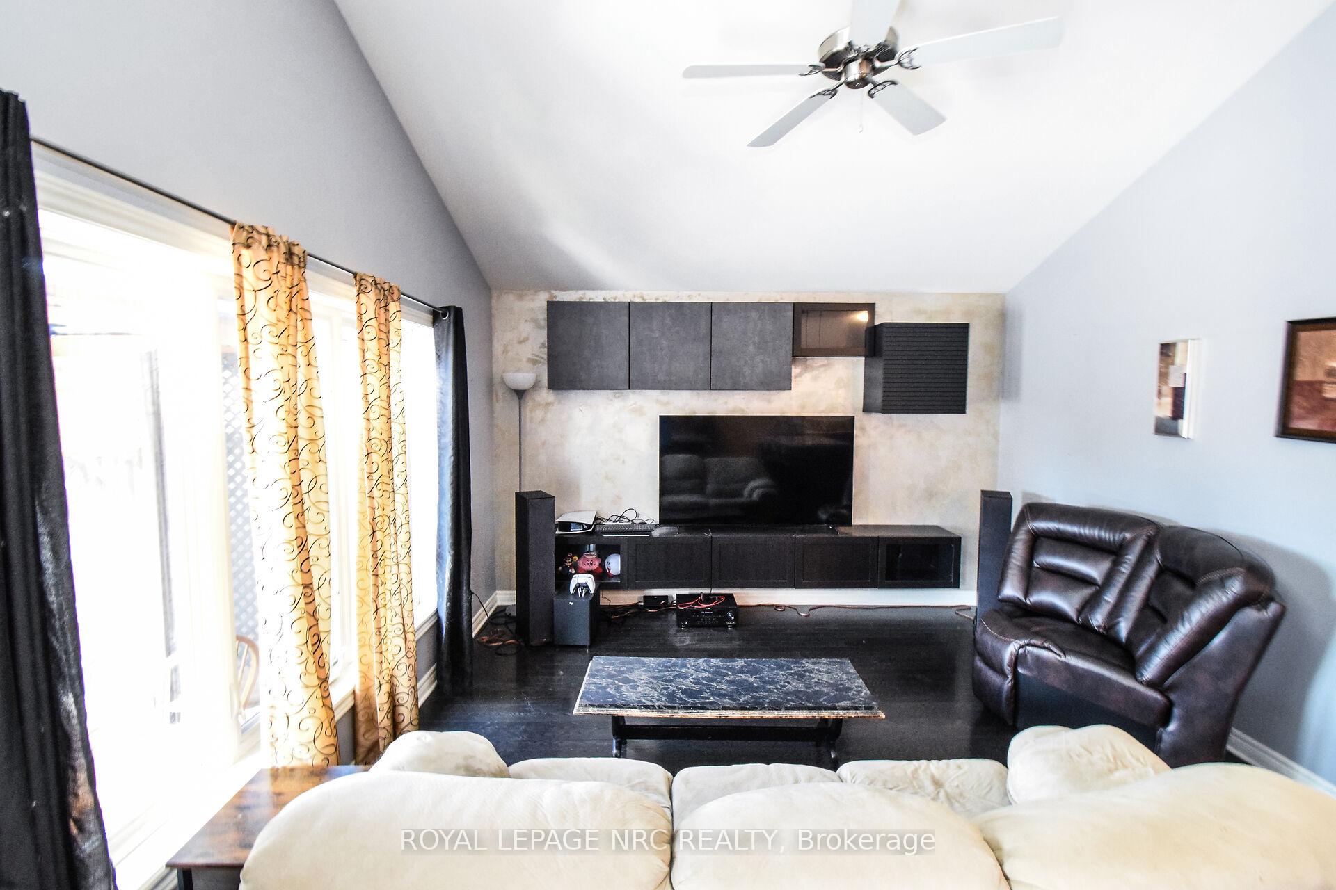 Photo 5 of 210 Classic Avenue, Welland, Lincoln/Crowland — HOMEH