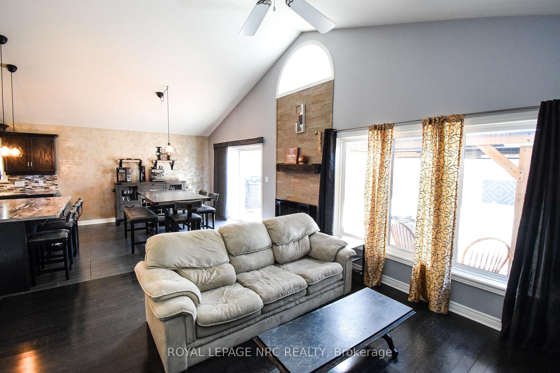 Photo 6 of 210 Classic Avenue, Welland, Lincoln/Crowland — HOMEH