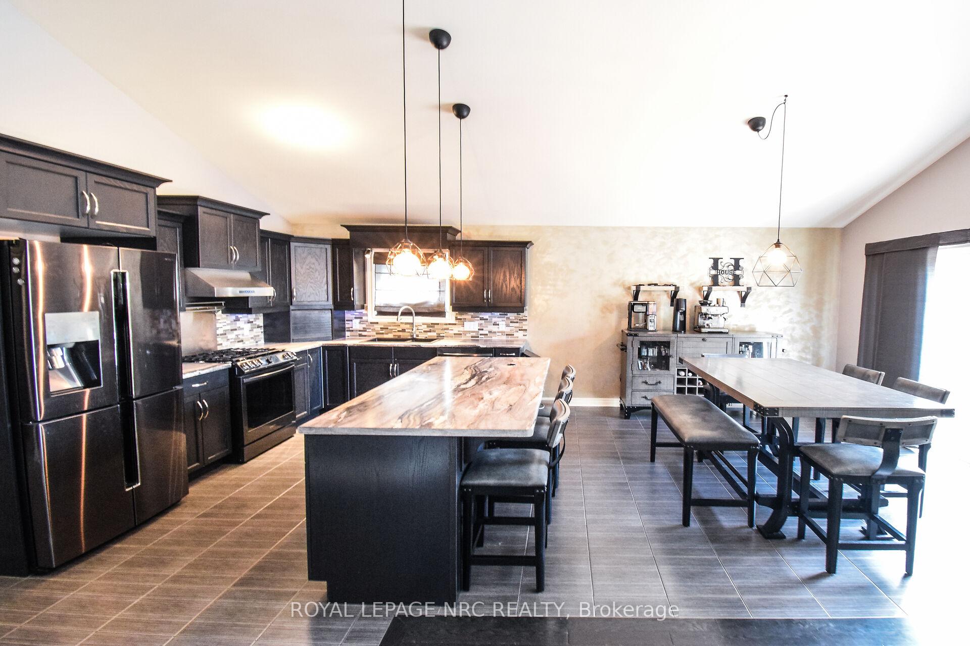 Photo 7 of 210 Classic Avenue, Welland, Lincoln/Crowland — HOMEH