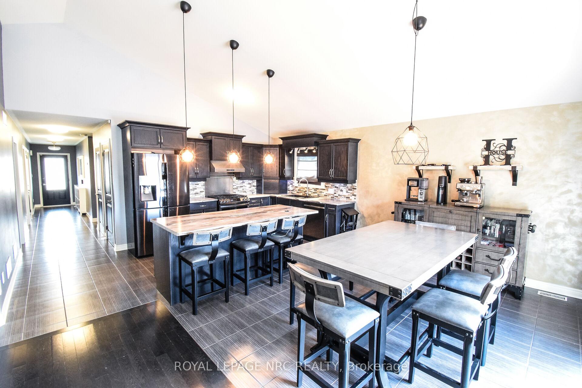 Photo 8 of 210 Classic Avenue, Welland, Lincoln/Crowland — HOMEH