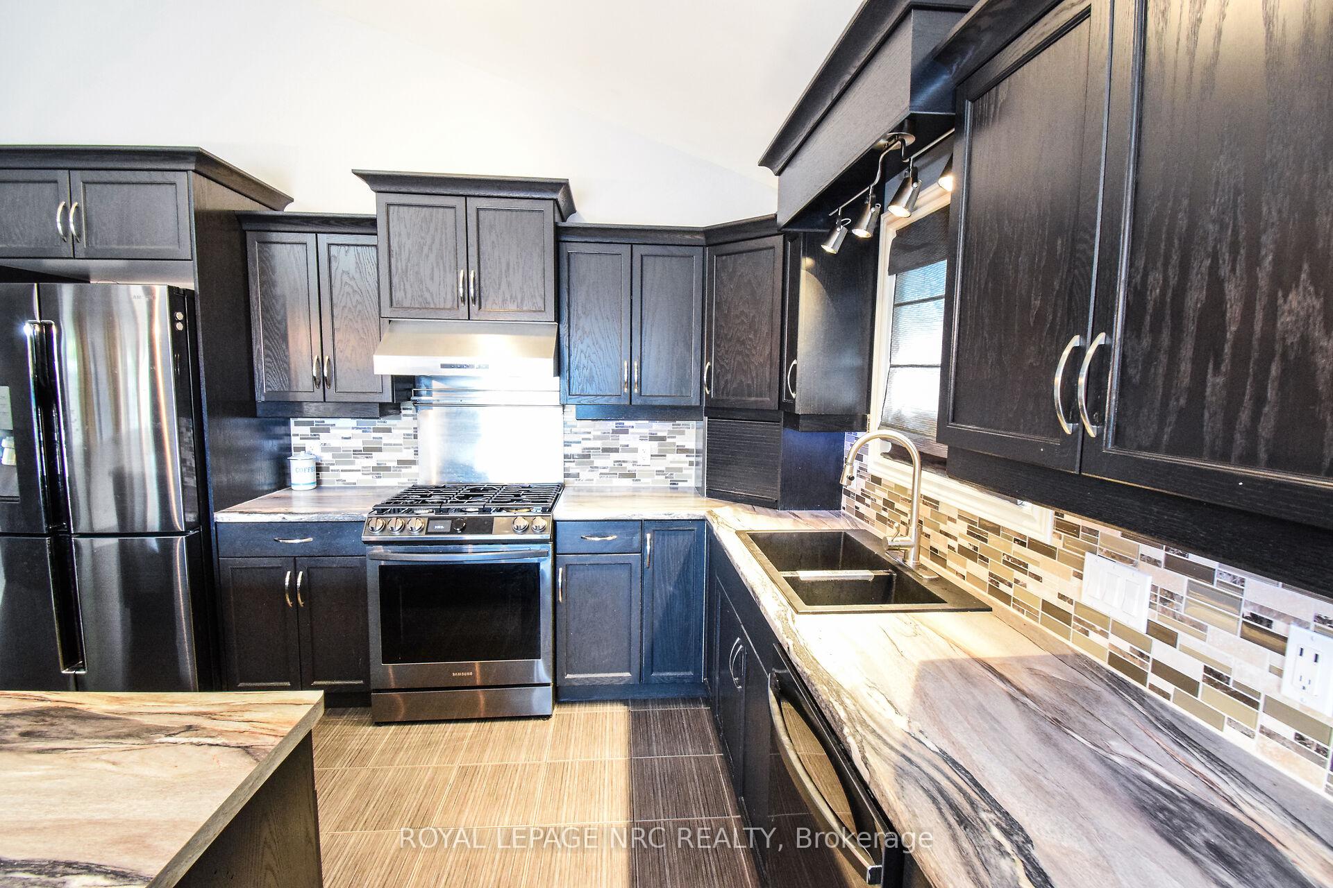 Photo 11 of 210 Classic Avenue, Welland, Lincoln/Crowland — HOMEH