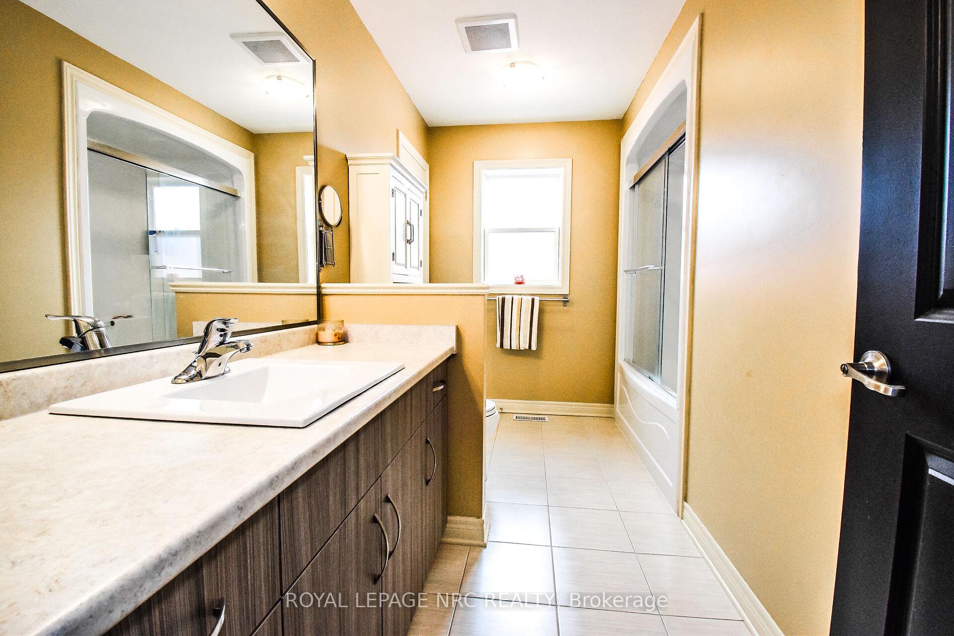 Photo 14 of 210 Classic Avenue, Welland, Lincoln/Crowland — HOMEH