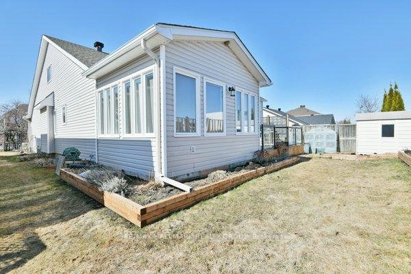 Photo 10 of 38 Melville Road E, Arnprior — HOMEH