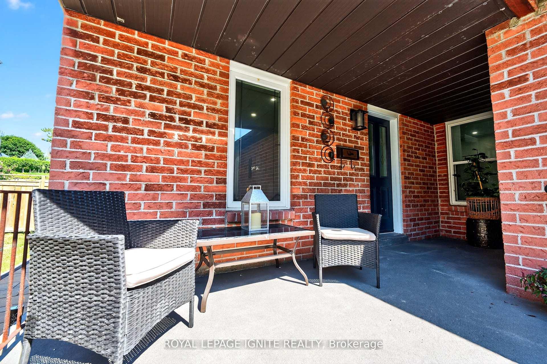 Photo 3 of 7 Ducatel Crescent, Ajax, Central — HOMEH