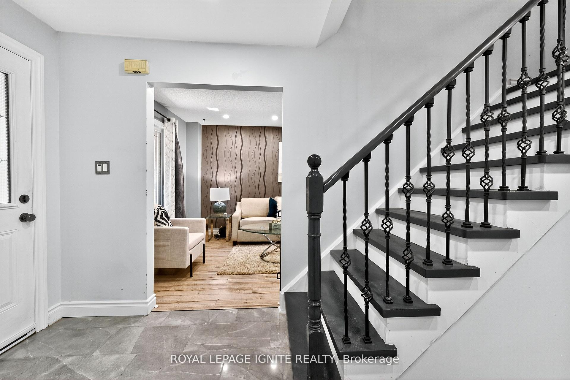 Photo 4 of 7 Ducatel Crescent, Ajax, Central — HOMEH