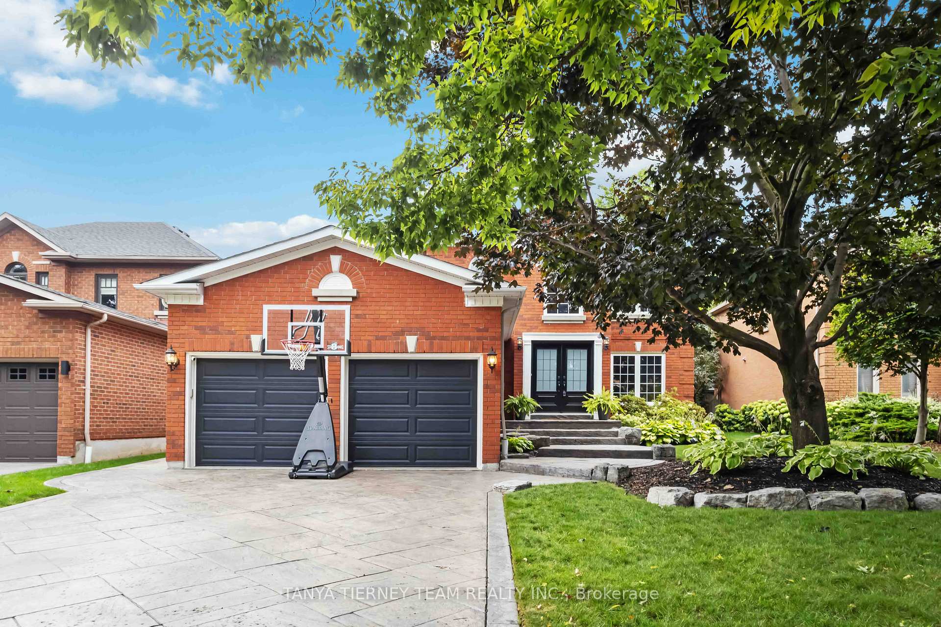 Photo 2 of 8 Gowan Drive, Whitby, Lynde Creek — HOMEH