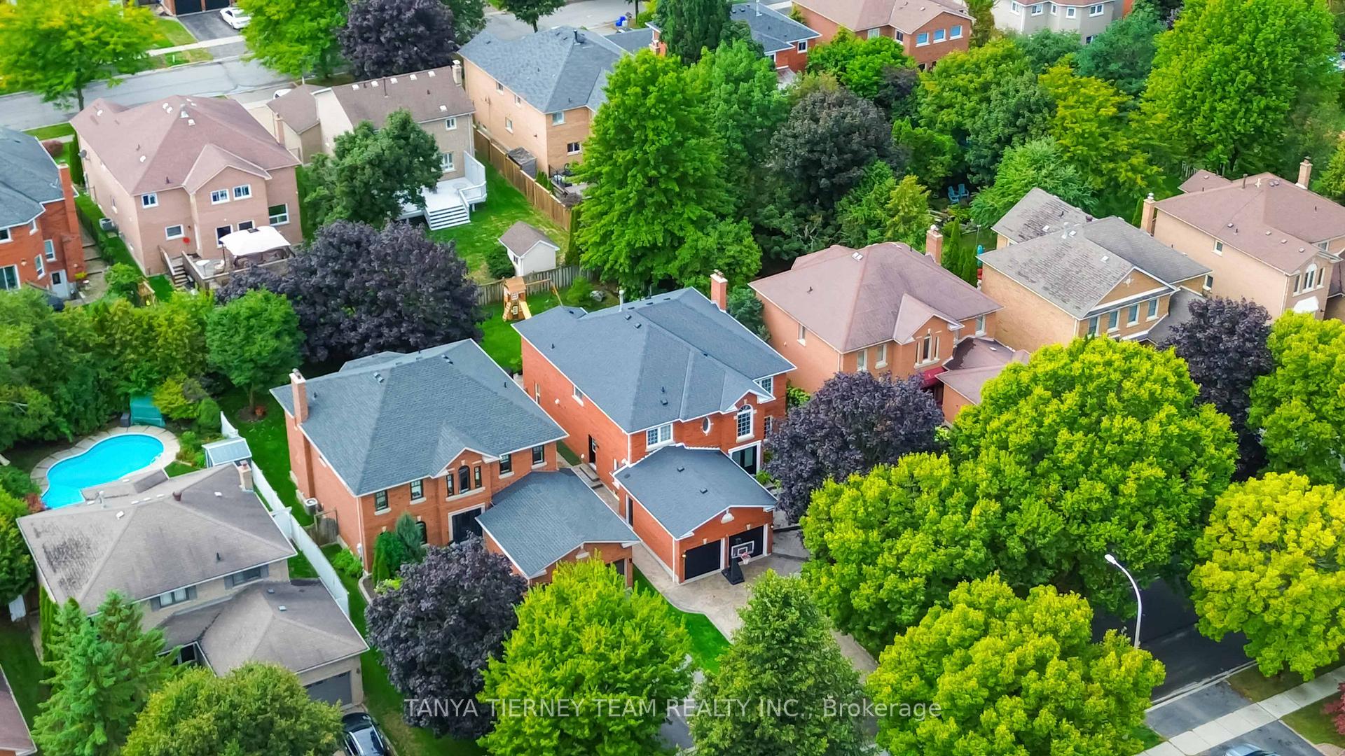 Photo 3 of 8 Gowan Drive, Whitby, Lynde Creek — HOMEH