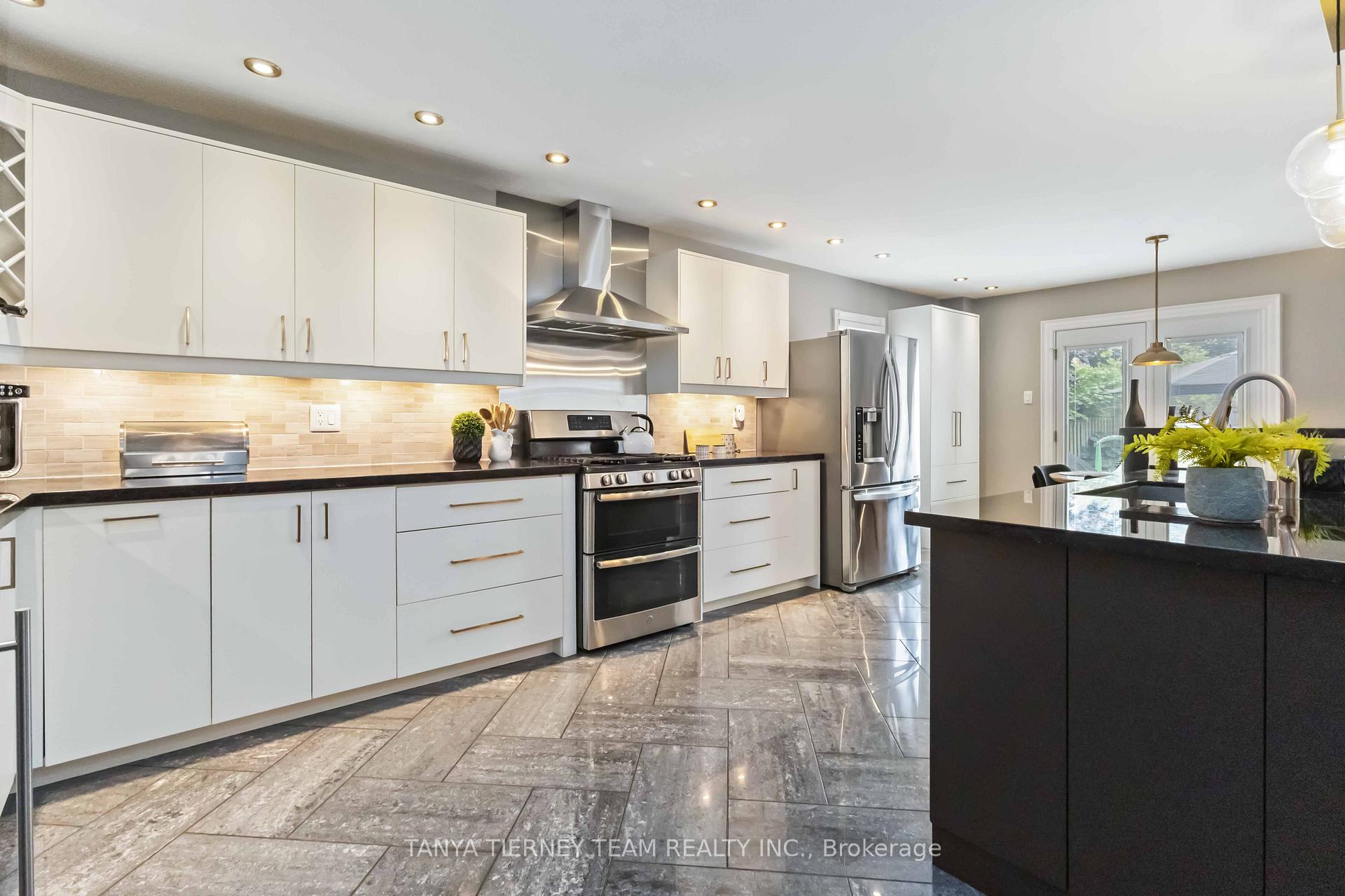 Photo 17 of 8 Gowan Drive, Whitby, Lynde Creek — HOMEH