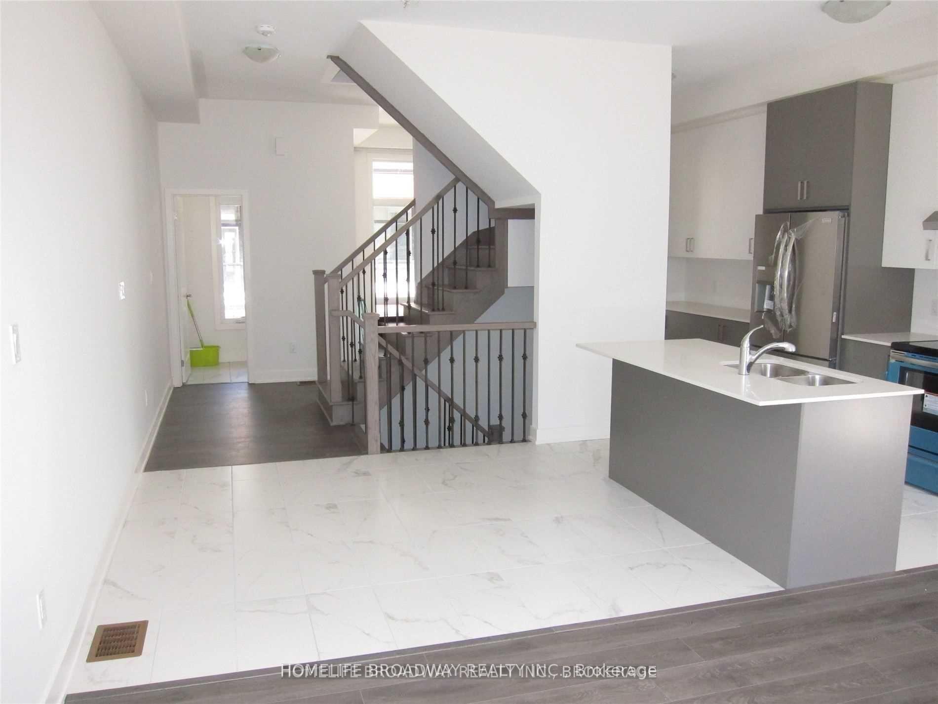 Photo 5 of 30 Gerussi Street, Vaughan, Vellore Village — HOMEH