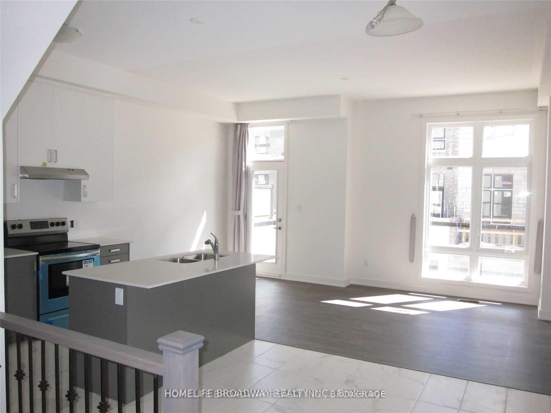 Photo 10 of 30 Gerussi Street, Vaughan, Vellore Village — HOMEH