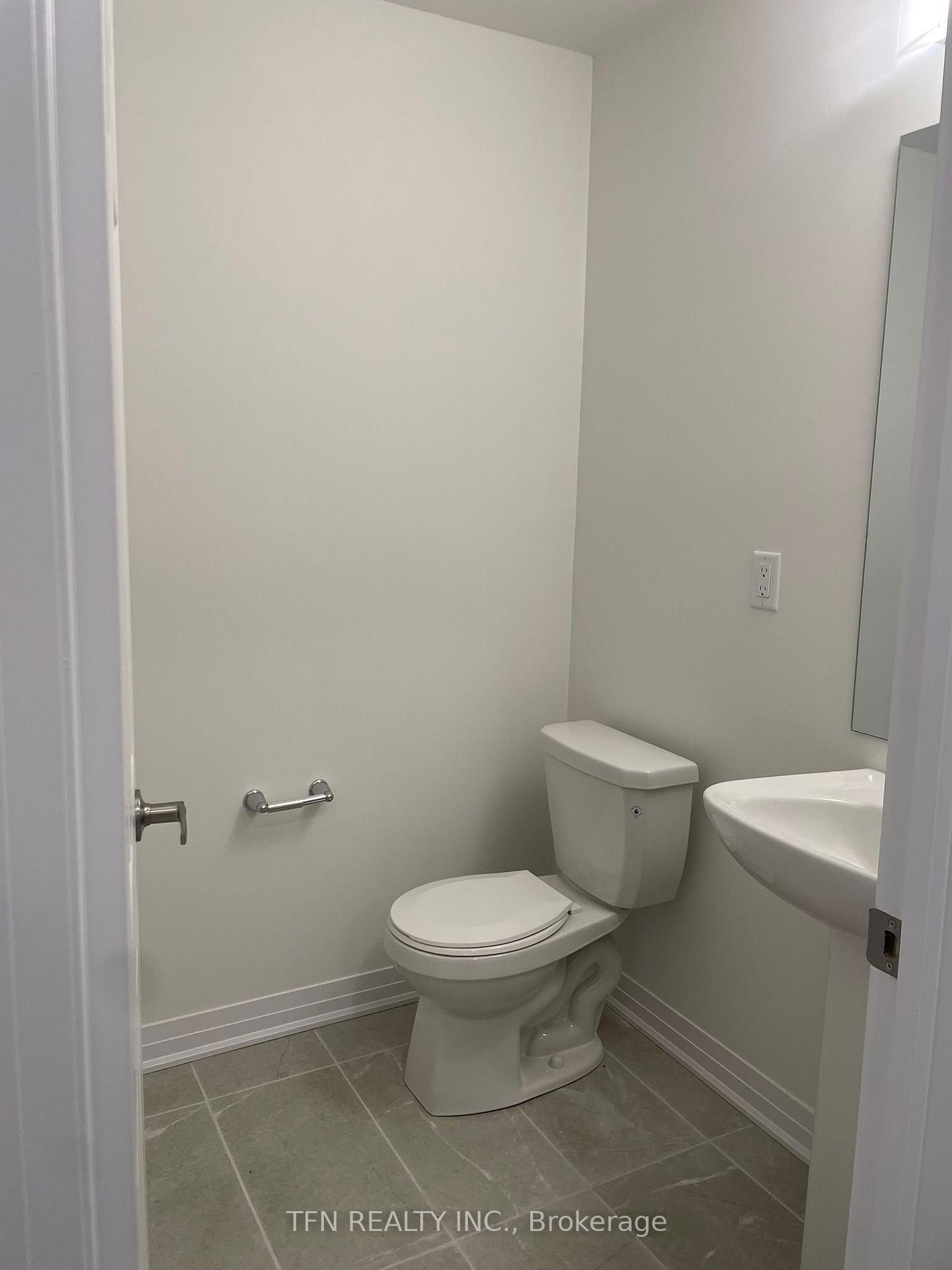 Photo 12 of 302 Port Crescent, Welland, Dain City — HOMEH