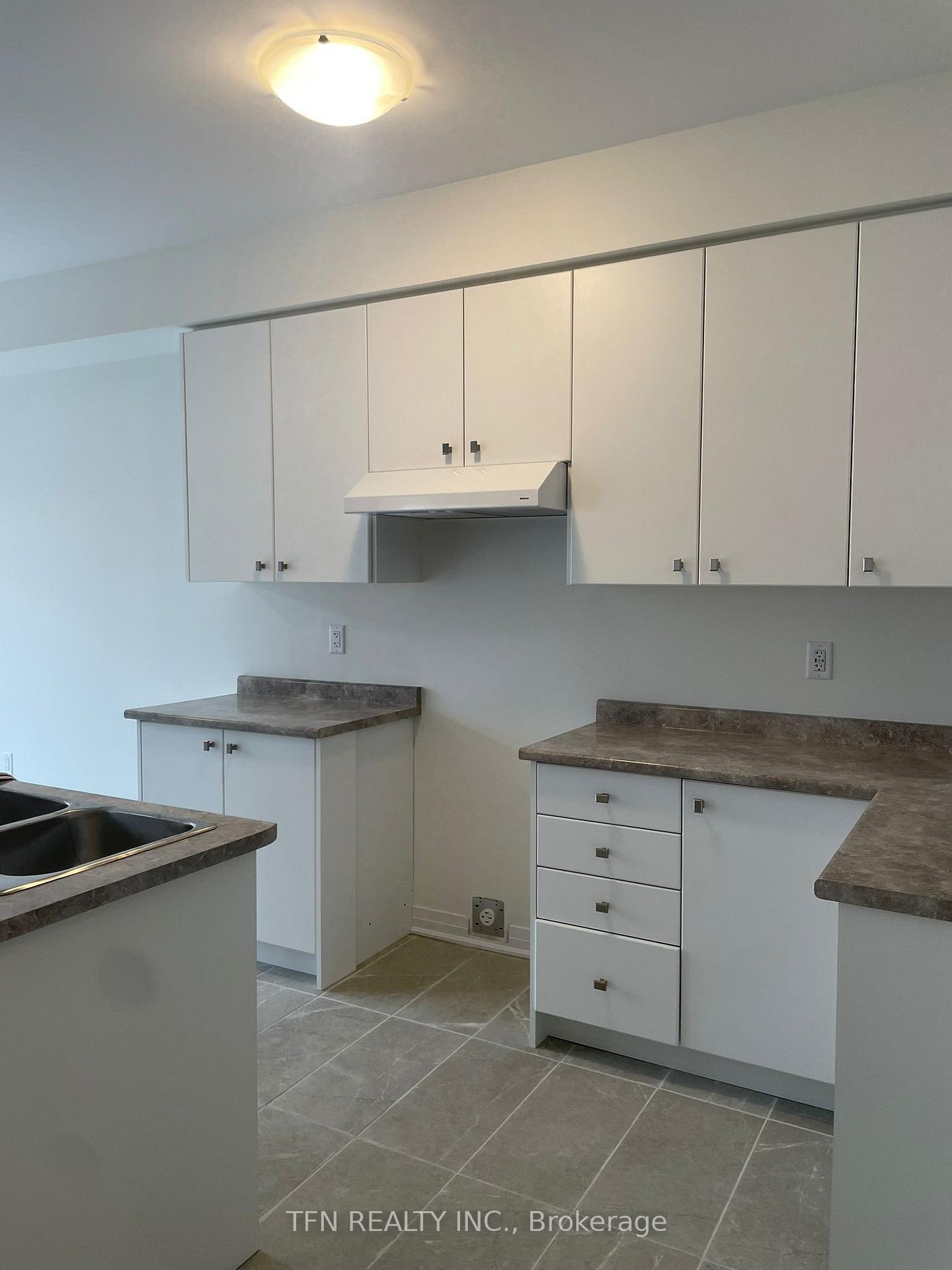 Photo 15 of 302 Port Crescent, Welland, Dain City — HOMEH