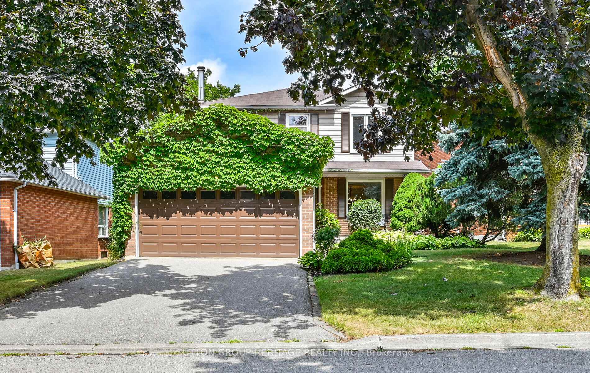 Photo 1 of 10 Plowman Drive, Ajax, Central — HOMEH