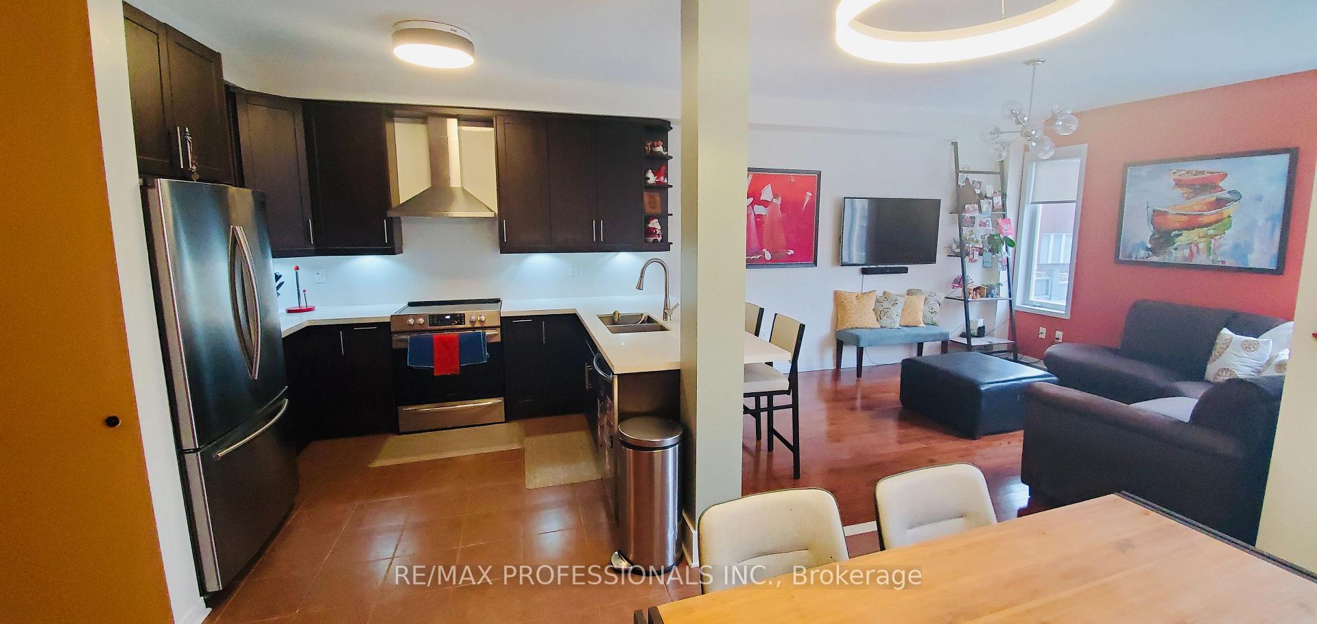 Photo 2 of 28 Laramie Crescent, Vaughan, Patterson — HOMEH