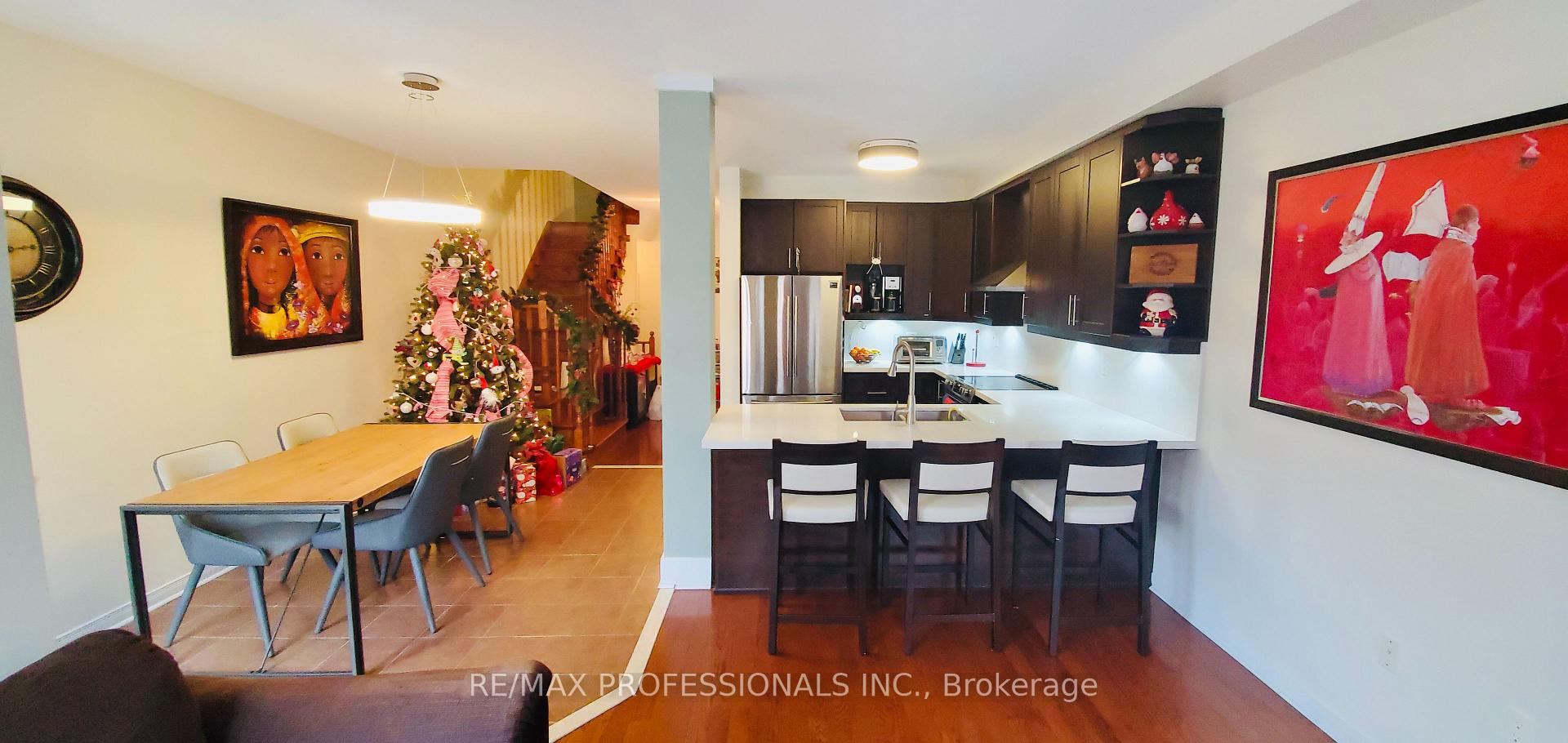 Photo 4 of 28 Laramie Crescent, Vaughan, Patterson — HOMEH