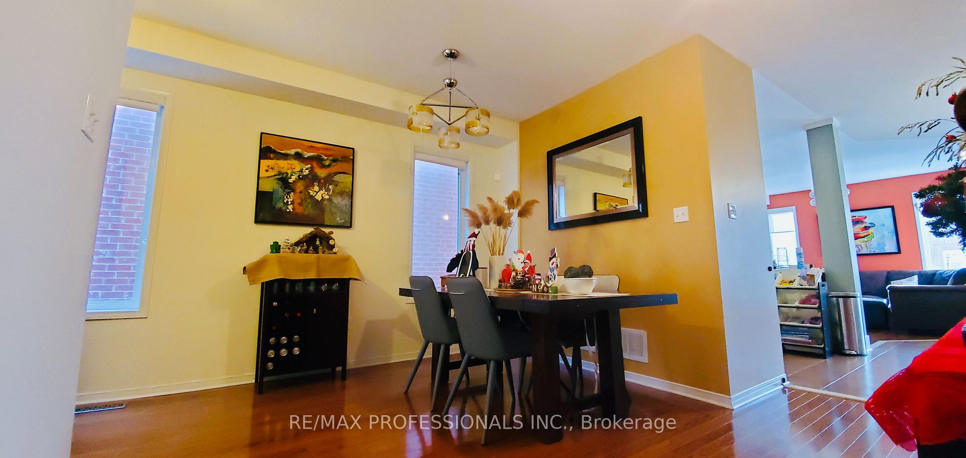 Photo 5 of 28 Laramie Crescent, Vaughan, Patterson — HOMEH