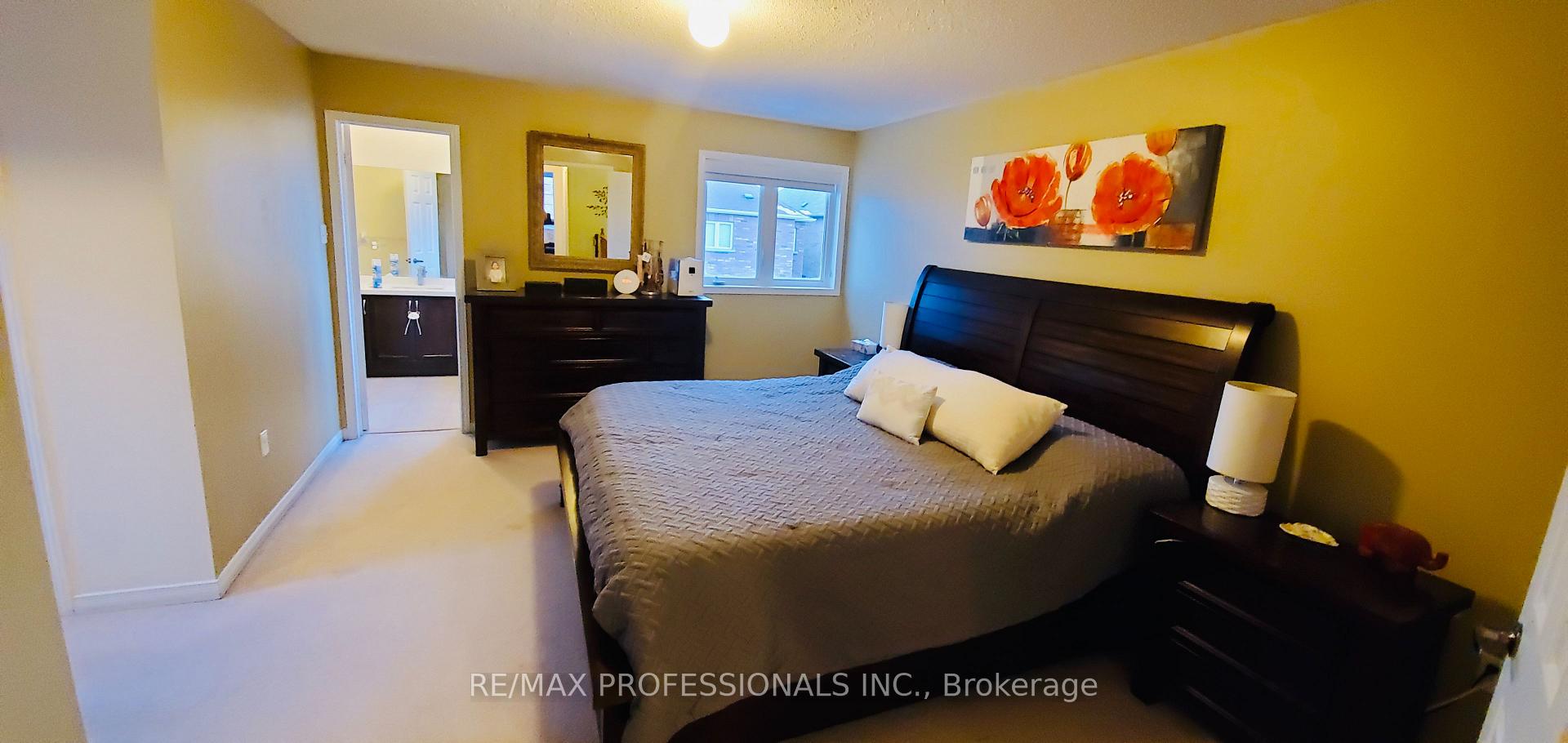 Photo 12 of 28 Laramie Crescent, Vaughan, Patterson — HOMEH