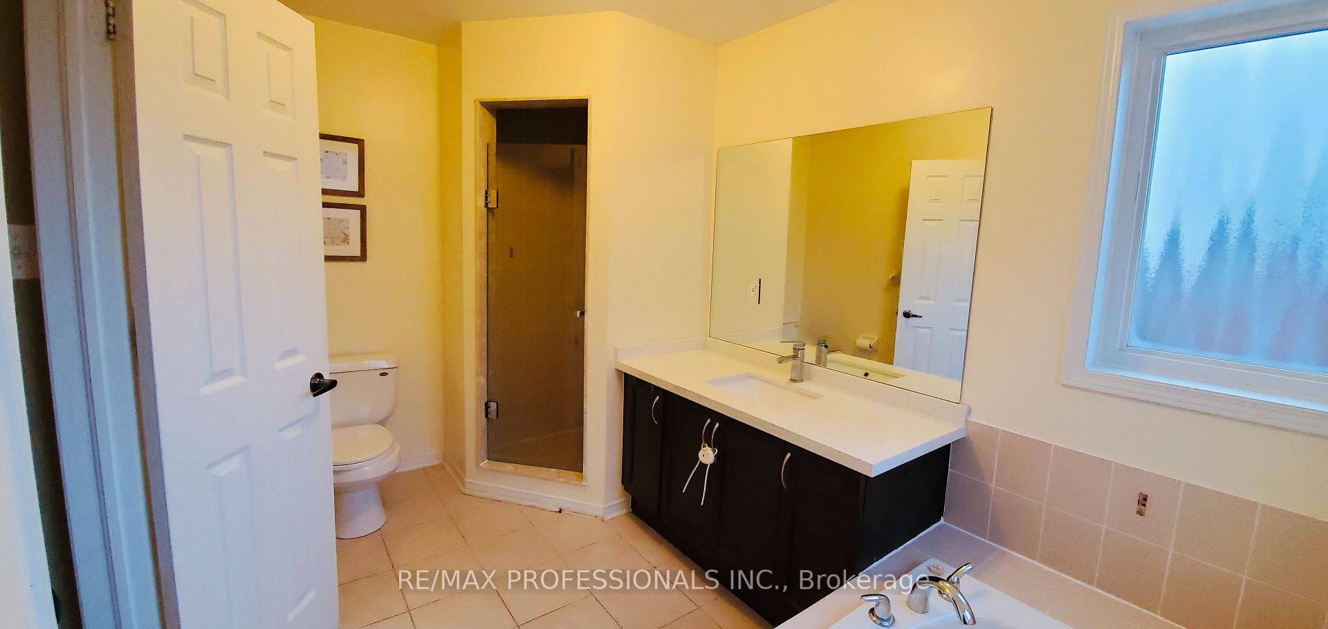 Photo 13 of 28 Laramie Crescent, Vaughan, Patterson — HOMEH