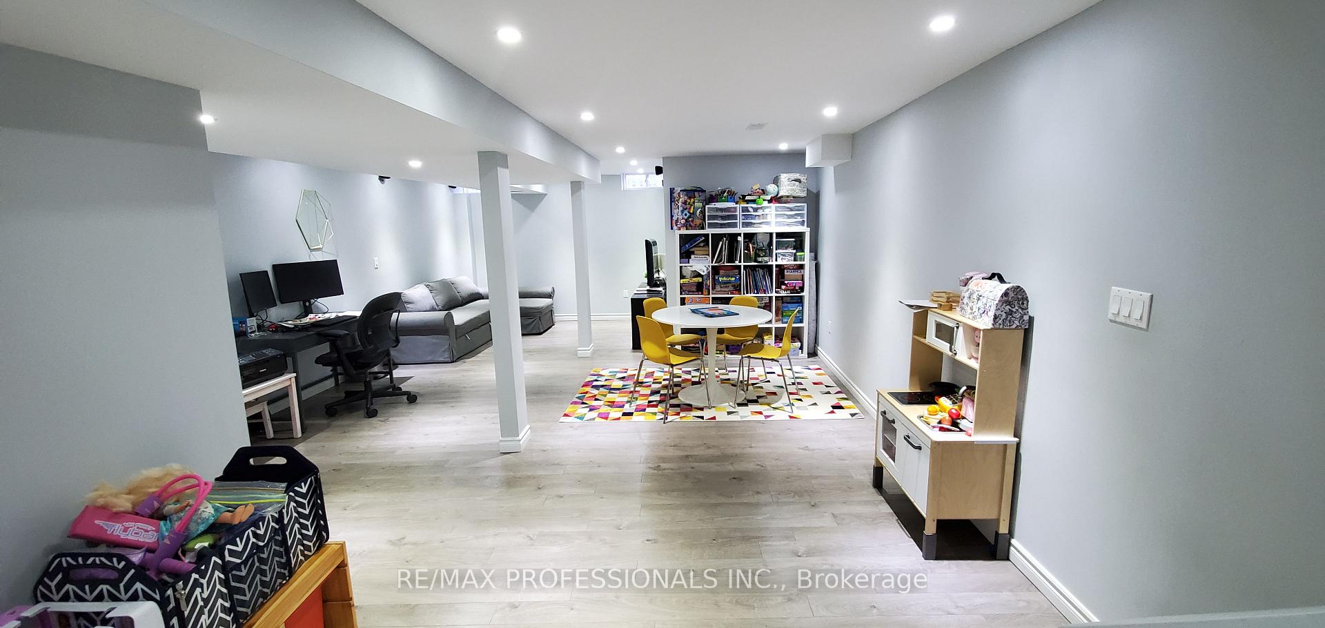 Photo 14 of 28 Laramie Crescent, Vaughan, Patterson — HOMEH