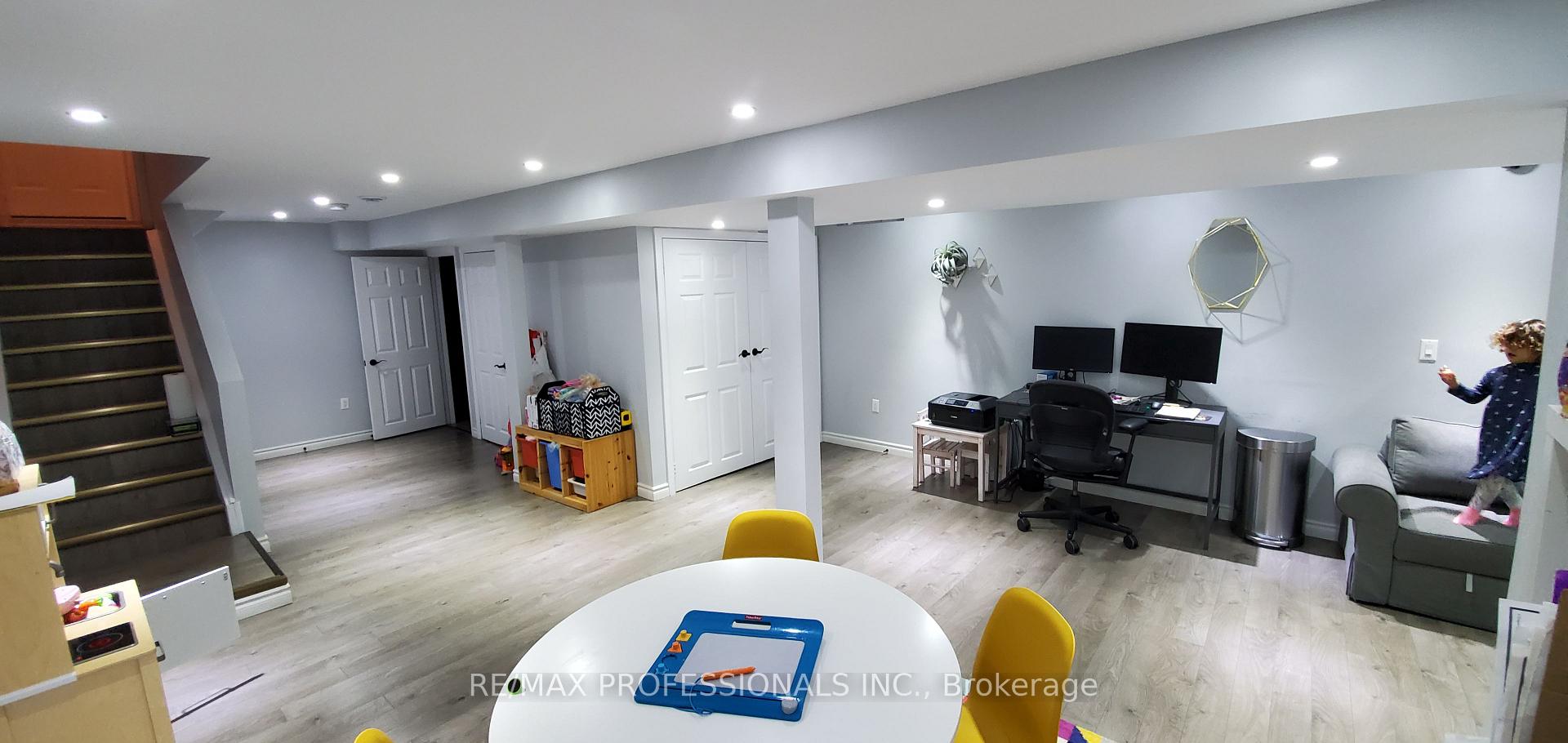 Photo 15 of 28 Laramie Crescent, Vaughan, Patterson — HOMEH