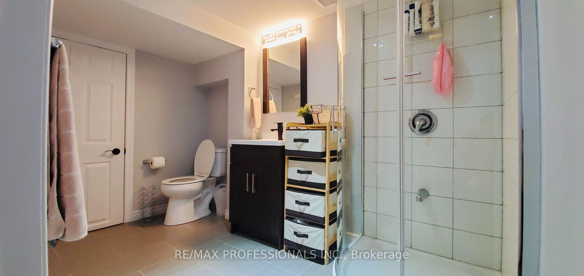 Photo 16 of 28 Laramie Crescent, Vaughan, Patterson — HOMEH