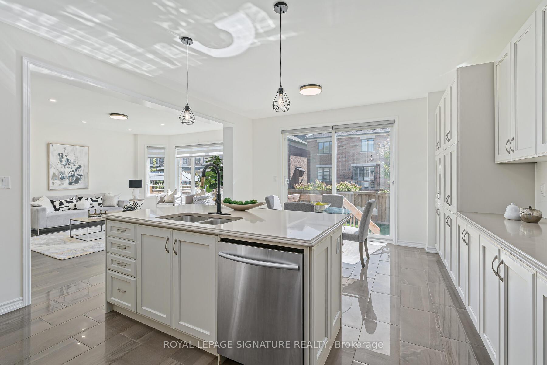 Photo 5 of 31 Streamside Street, Vaughan, Kleinburg — HOMEH