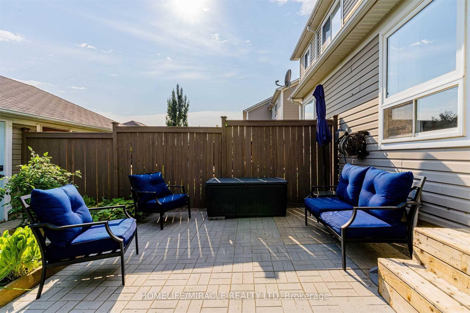 Photo 8 of 149 Carnwith Drive E, Whitby, Brooklin — HOMEH