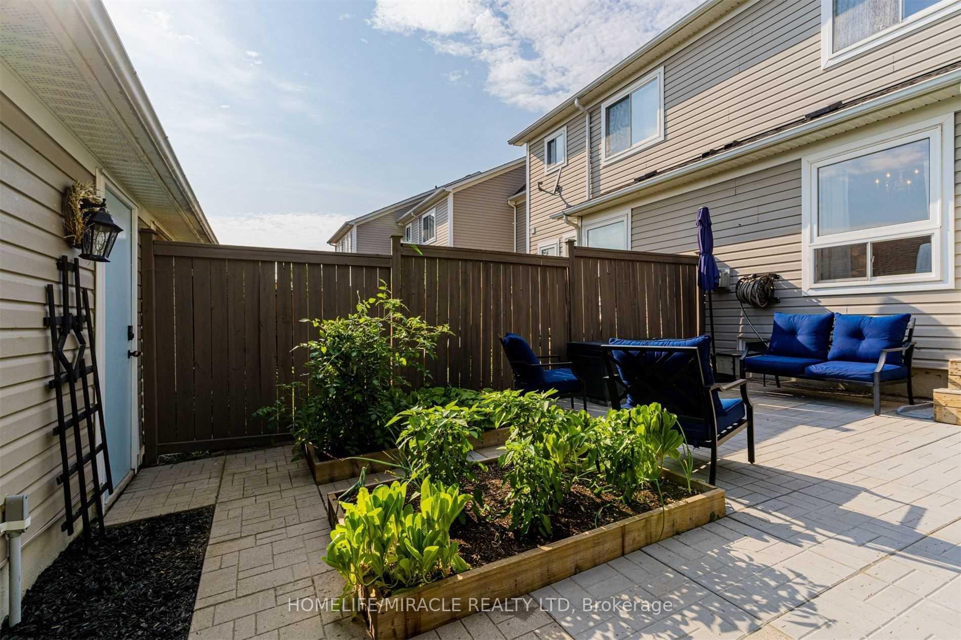Photo 9 of 149 Carnwith Drive E, Whitby, Brooklin — HOMEH