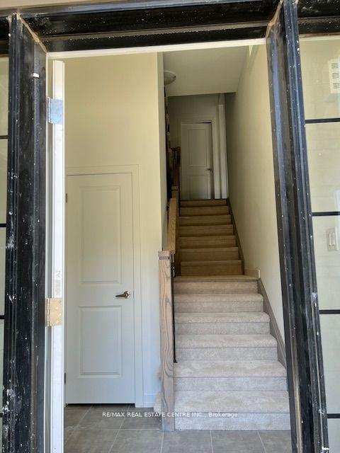 Photo 4 of Unit 32, 55 Selfridge Way, Whitby, Downtown Whitby — HOMEH