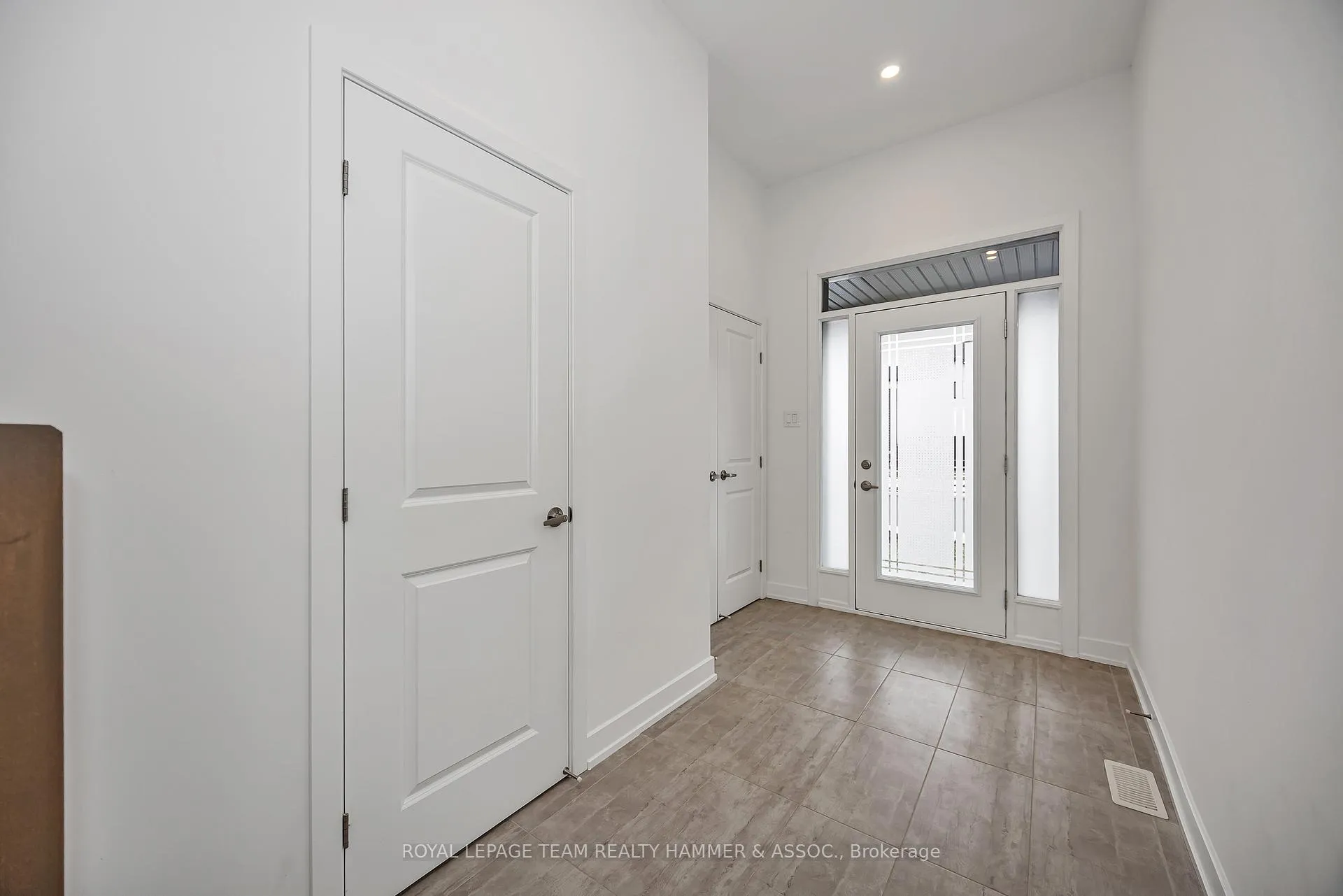 Photo 3 of 4007 Jockvale Road, Ottawa, Barrhaven - Heritage Park — HOMEH