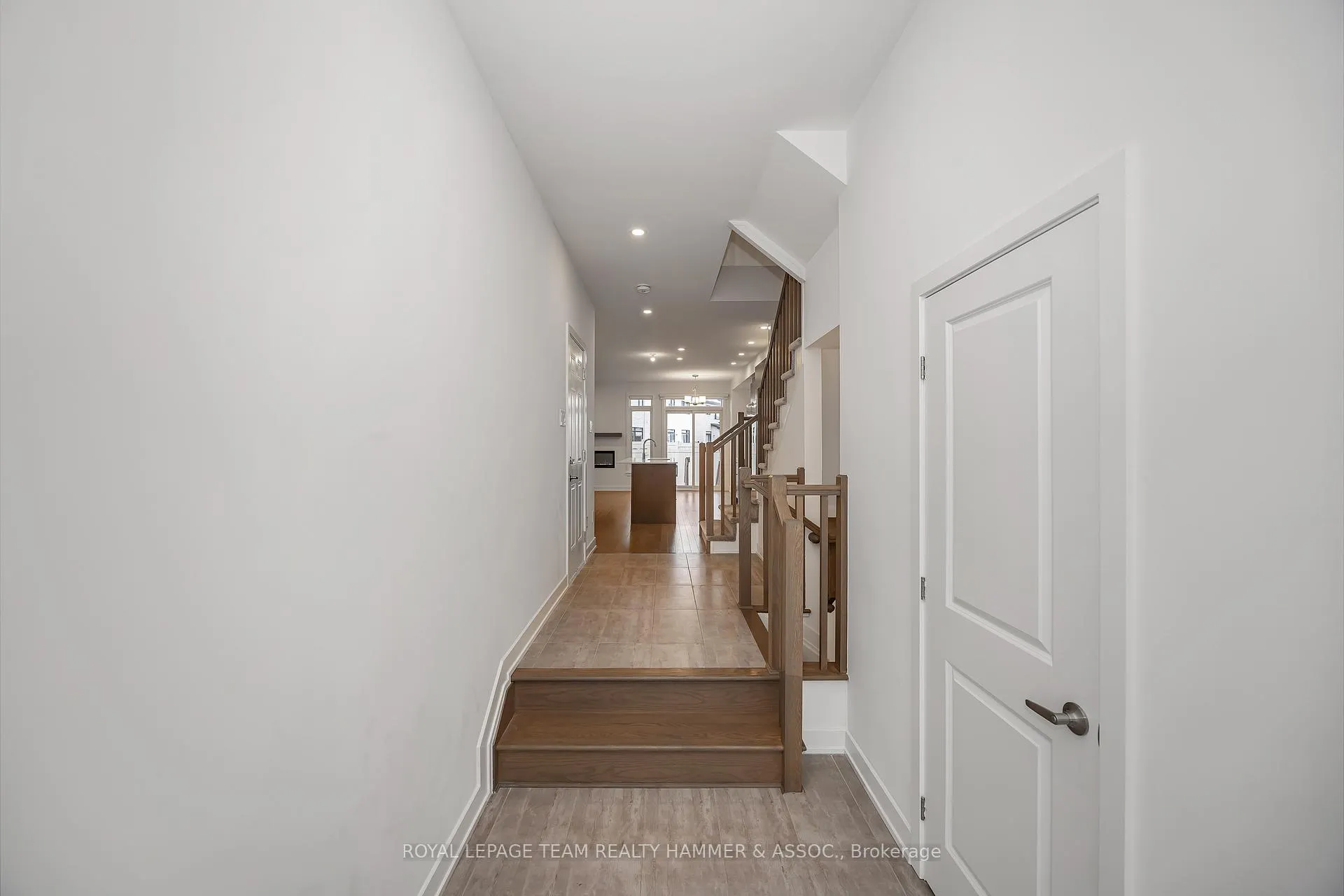 Photo 5 of 4007 Jockvale Road, Ottawa, Barrhaven - Heritage Park — HOMEH
