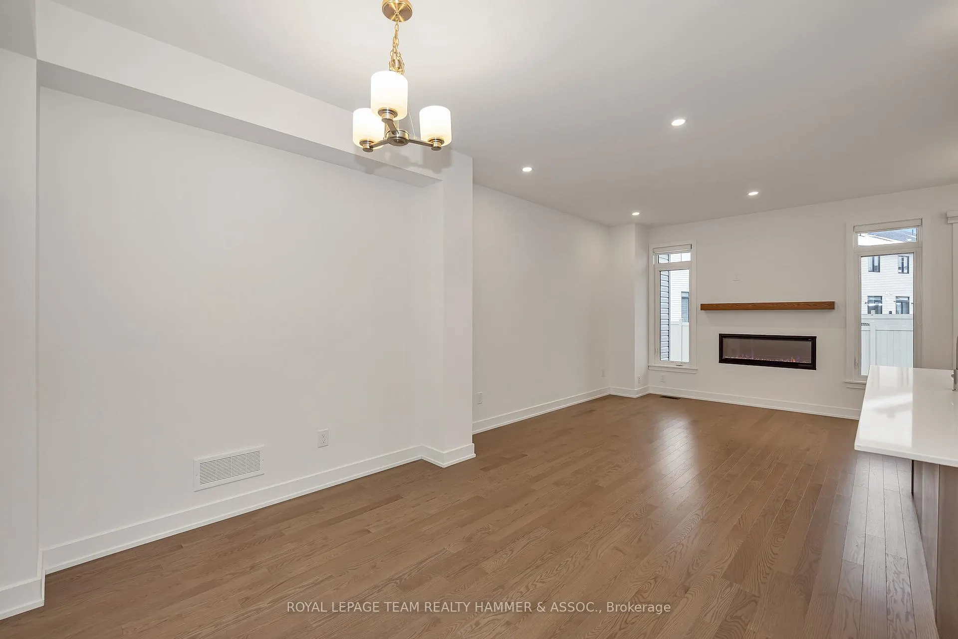 Photo 7 of 4007 Jockvale Road, Ottawa, Barrhaven - Heritage Park — HOMEH