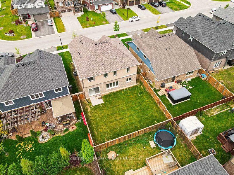 Photo 8 of 379 Silverwood Avenue E, Welland, Coyle Creek — HOMEH