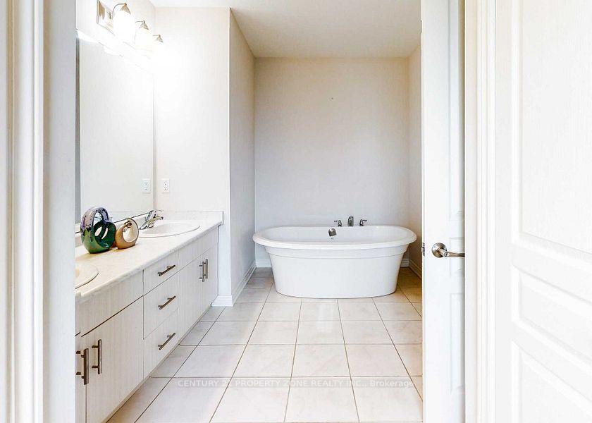 Photo 9 of 379 Silverwood Avenue E, Welland, Coyle Creek — HOMEH