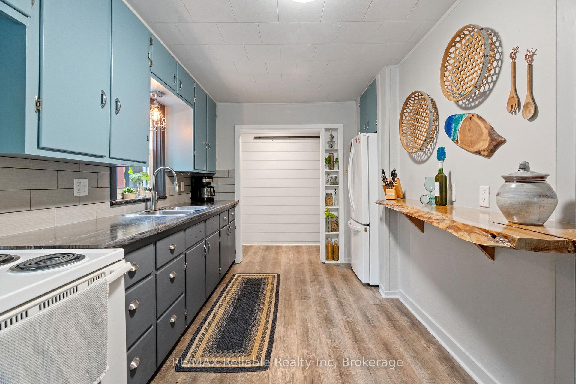 Photo 14 of 28 Catherine Street, Bluewater, Bayfield — HOMEH