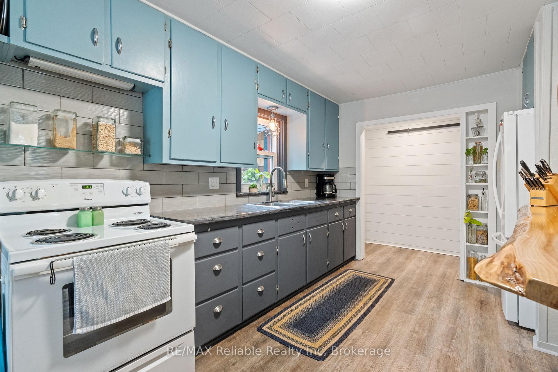 Photo 9 of 28 Catherine Street, Bluewater, Bayfield — HOMEH