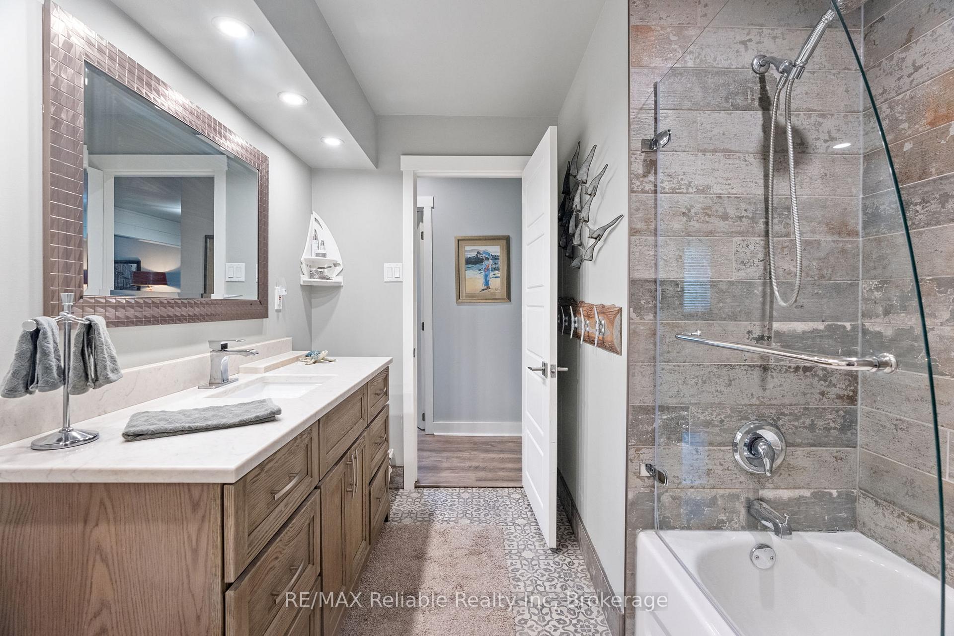 Photo 15 of 28 Catherine Street, Bluewater, Bayfield — HOMEH