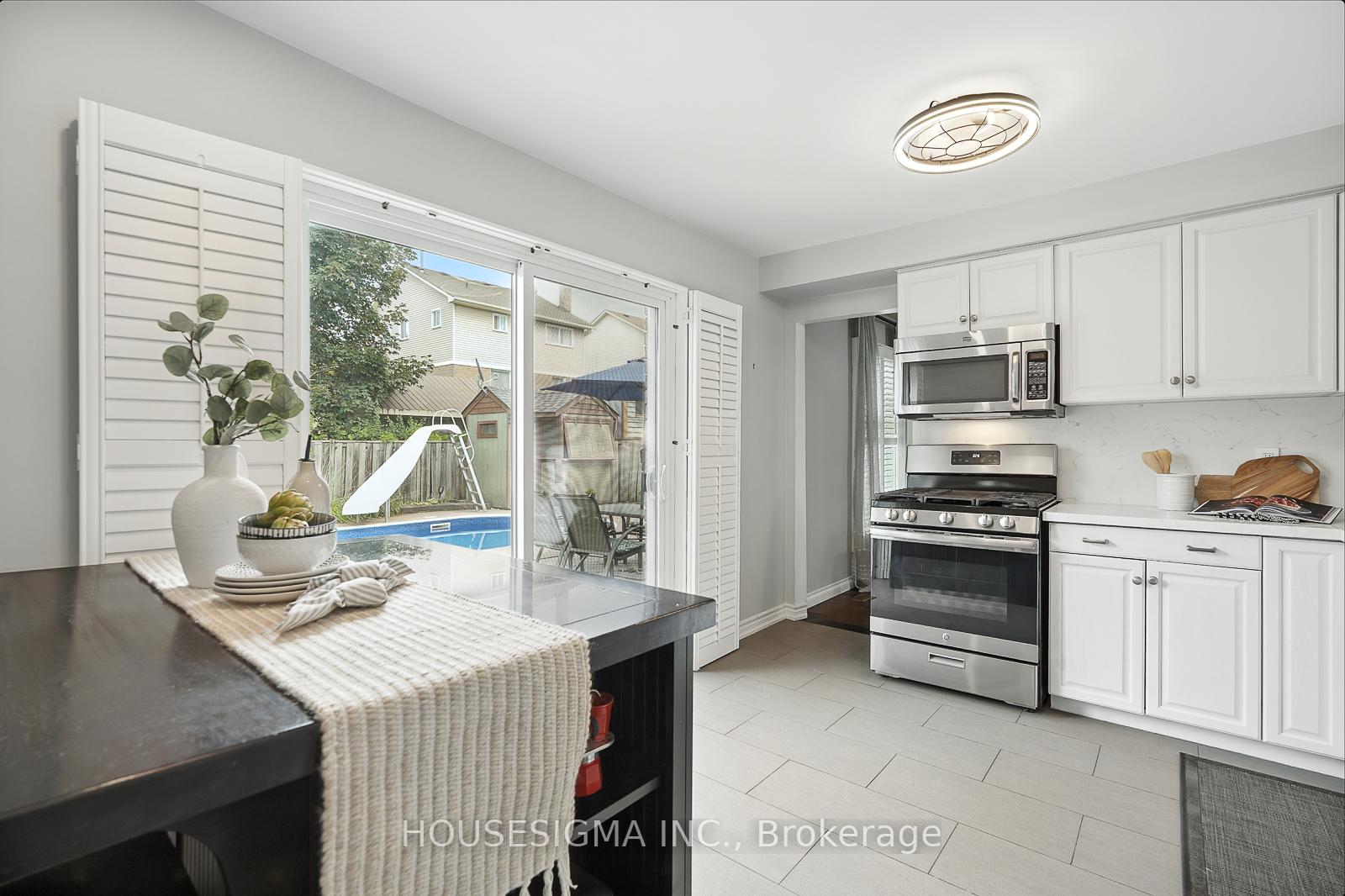 Photo 10 of 47 Winston Crescent, Whitby, Blue Grass Meadows — HOMEH