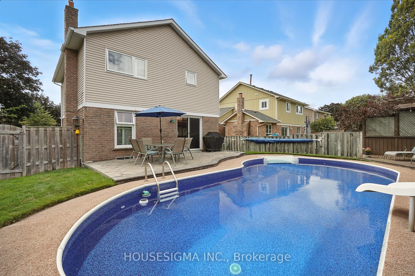Photo 12 of 47 Winston Crescent, Whitby, Blue Grass Meadows — HOMEH