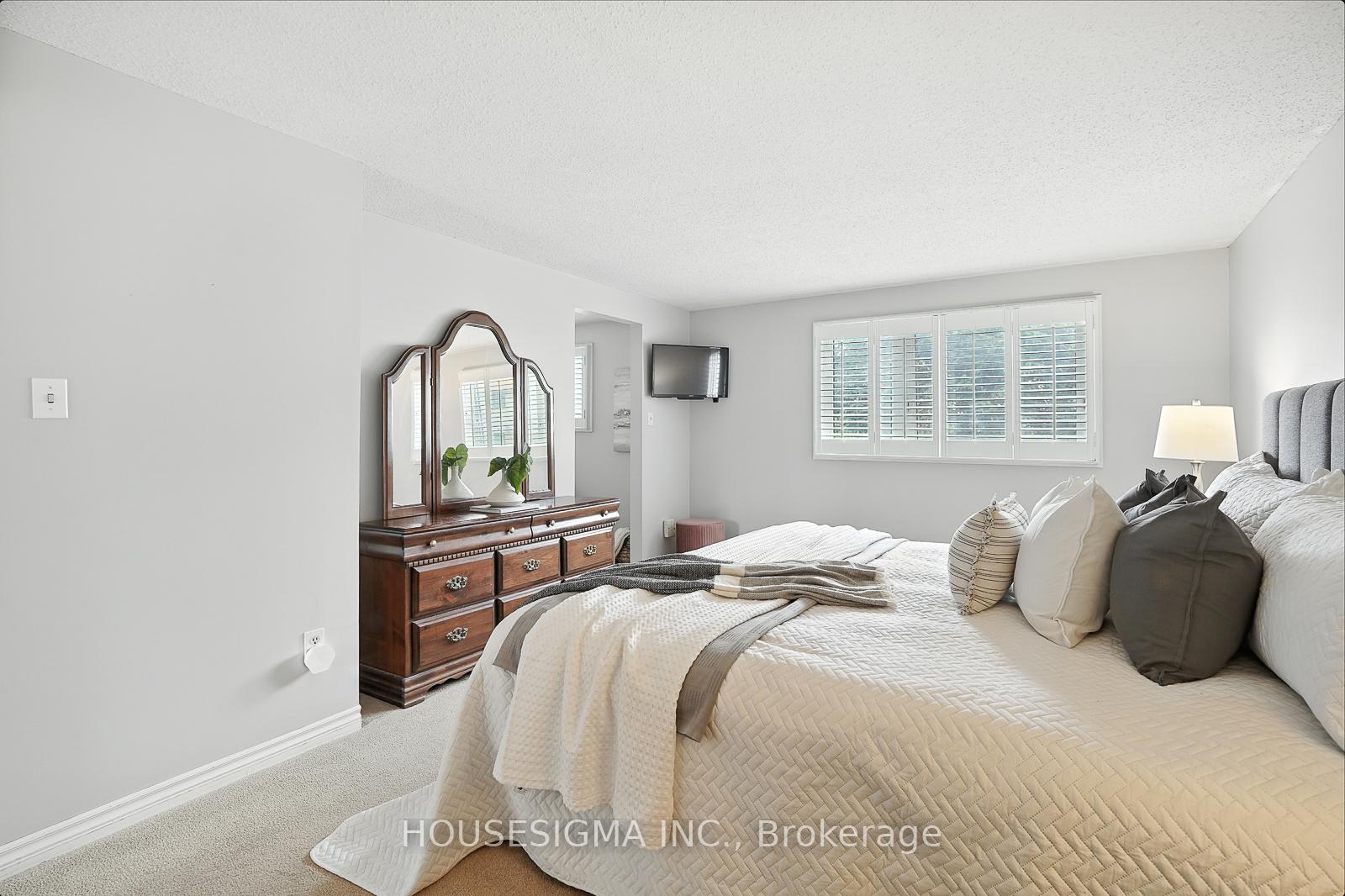 Photo 16 of 47 Winston Crescent, Whitby, Blue Grass Meadows — HOMEH