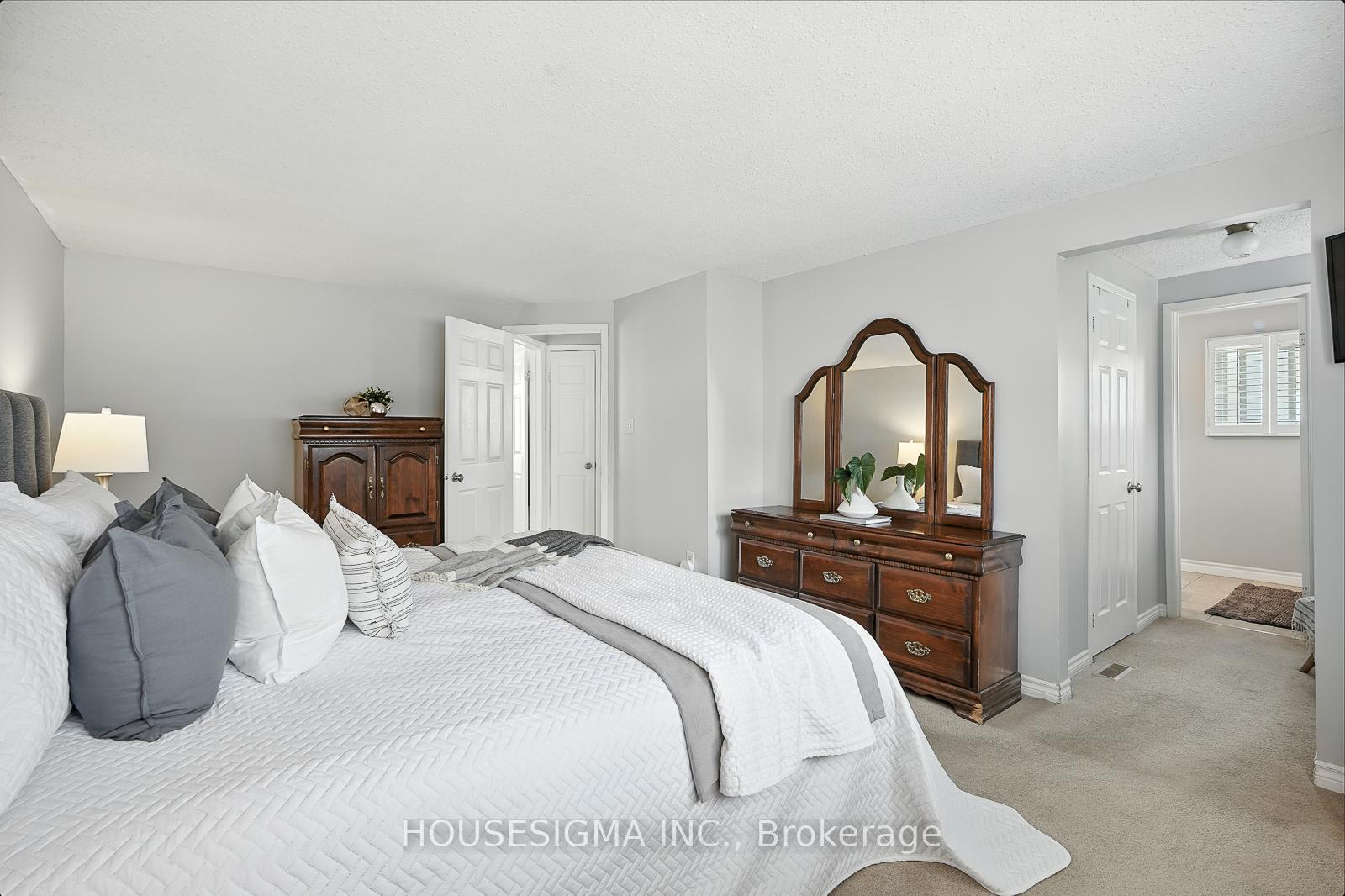 Photo 17 of 47 Winston Crescent, Whitby, Blue Grass Meadows — HOMEH
